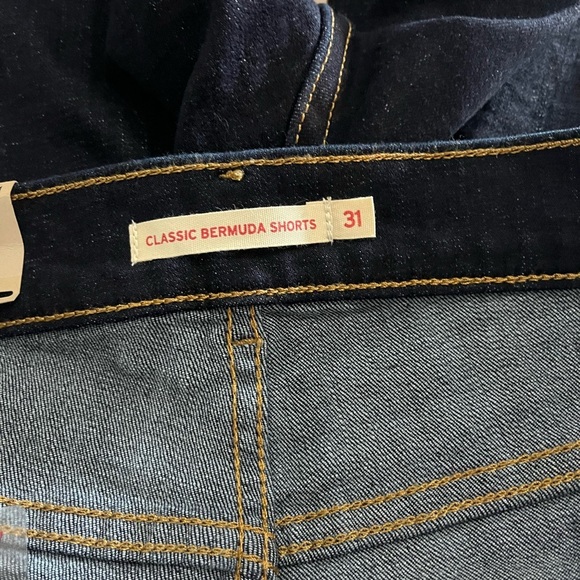 NWT Levi’s Classic Bermuda Shorts - Dark Wash Navy Contrast Stitching - Picture 11 of 11